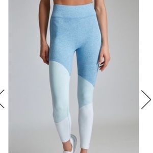We Over Me Exhale Legging | size small